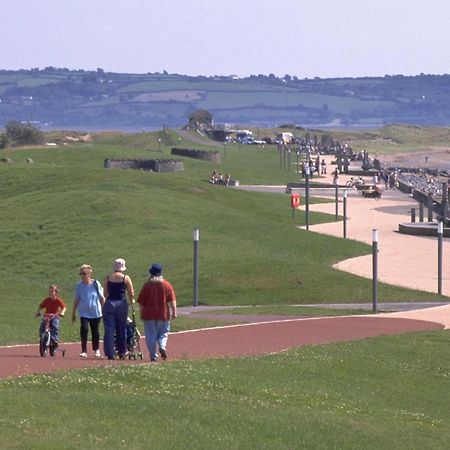 Modern 1 Bed Apartment Next To Beach And Golf Course Llanelli Luaran gambar