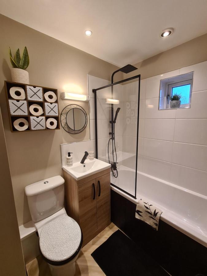 Modern 1 Bed Apartment Next To Beach And Golf Course Llanelli Luaran gambar