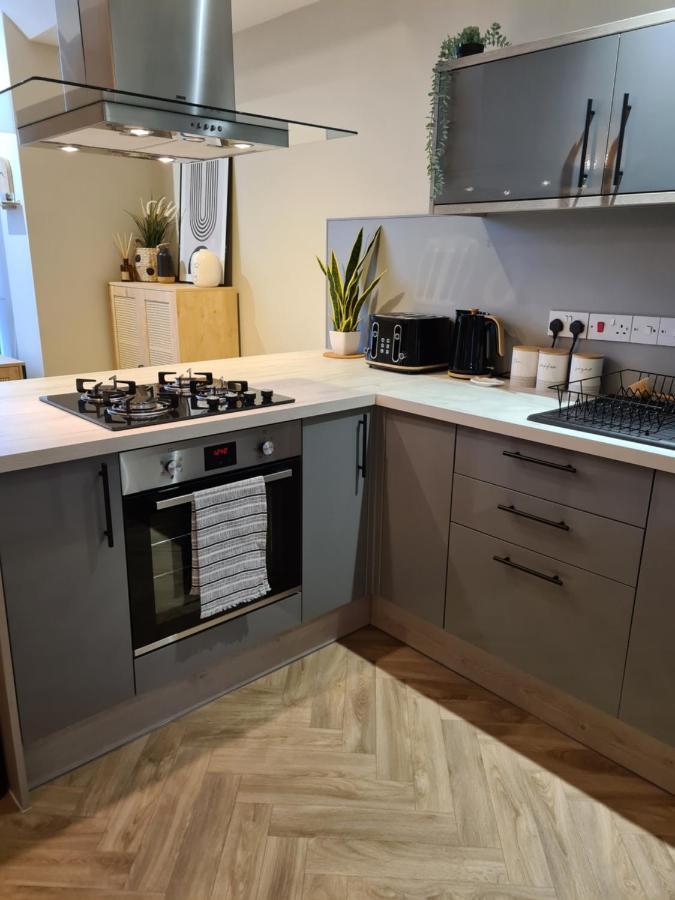 Modern 1 Bed Apartment Next To Beach And Golf Course Llanelli Luaran gambar