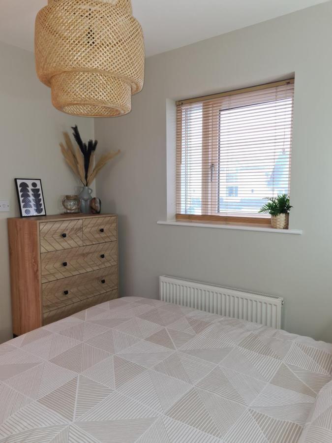 Modern 1 Bed Apartment Next To Beach And Golf Course Llanelli Luaran gambar