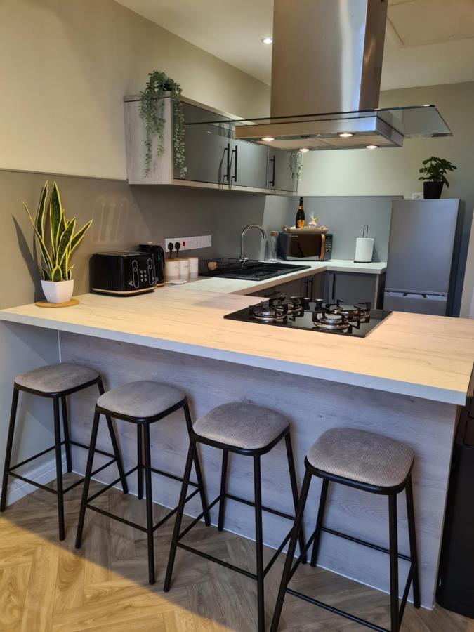 Modern 1 Bed Apartment Next To Beach And Golf Course Llanelli Luaran gambar