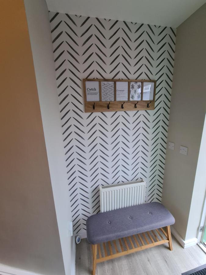 Modern 1 Bed Apartment Next To Beach And Golf Course Llanelli Luaran gambar