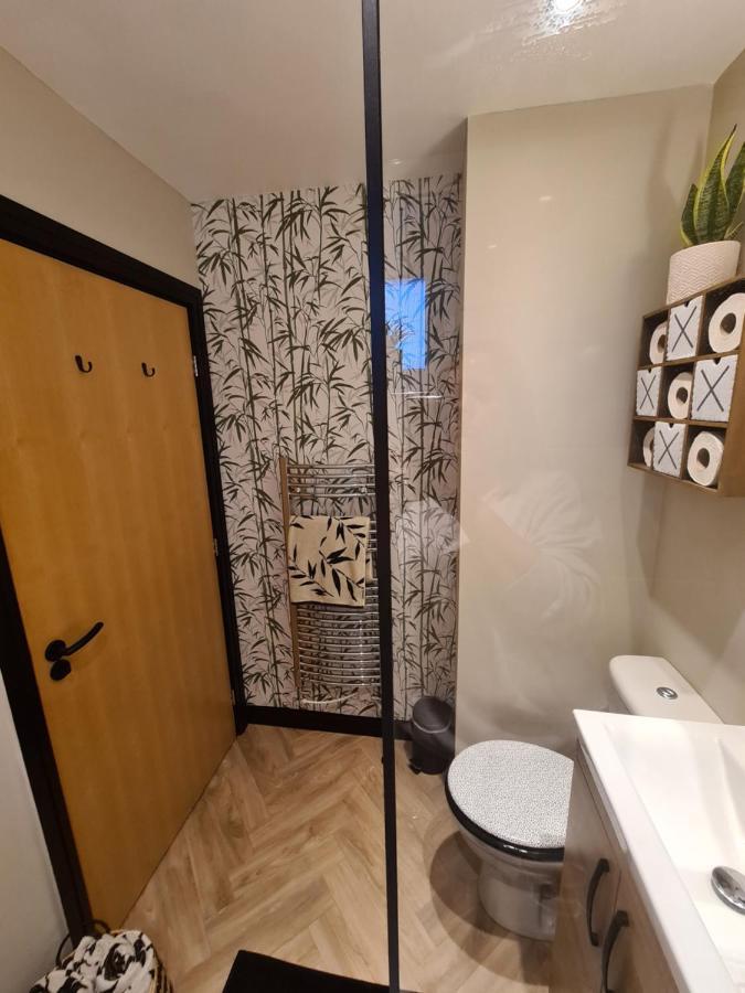Modern 1 Bed Apartment Next To Beach And Golf Course Llanelli Luaran gambar
