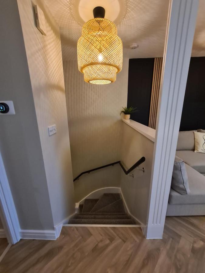 Modern 1 Bed Apartment Next To Beach And Golf Course Llanelli Luaran gambar