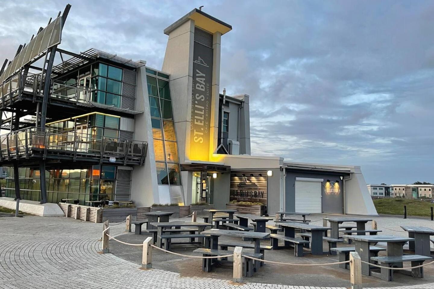 Modern 1 Bed Apartment Next To Beach And Golf Course Llanelli Luaran gambar